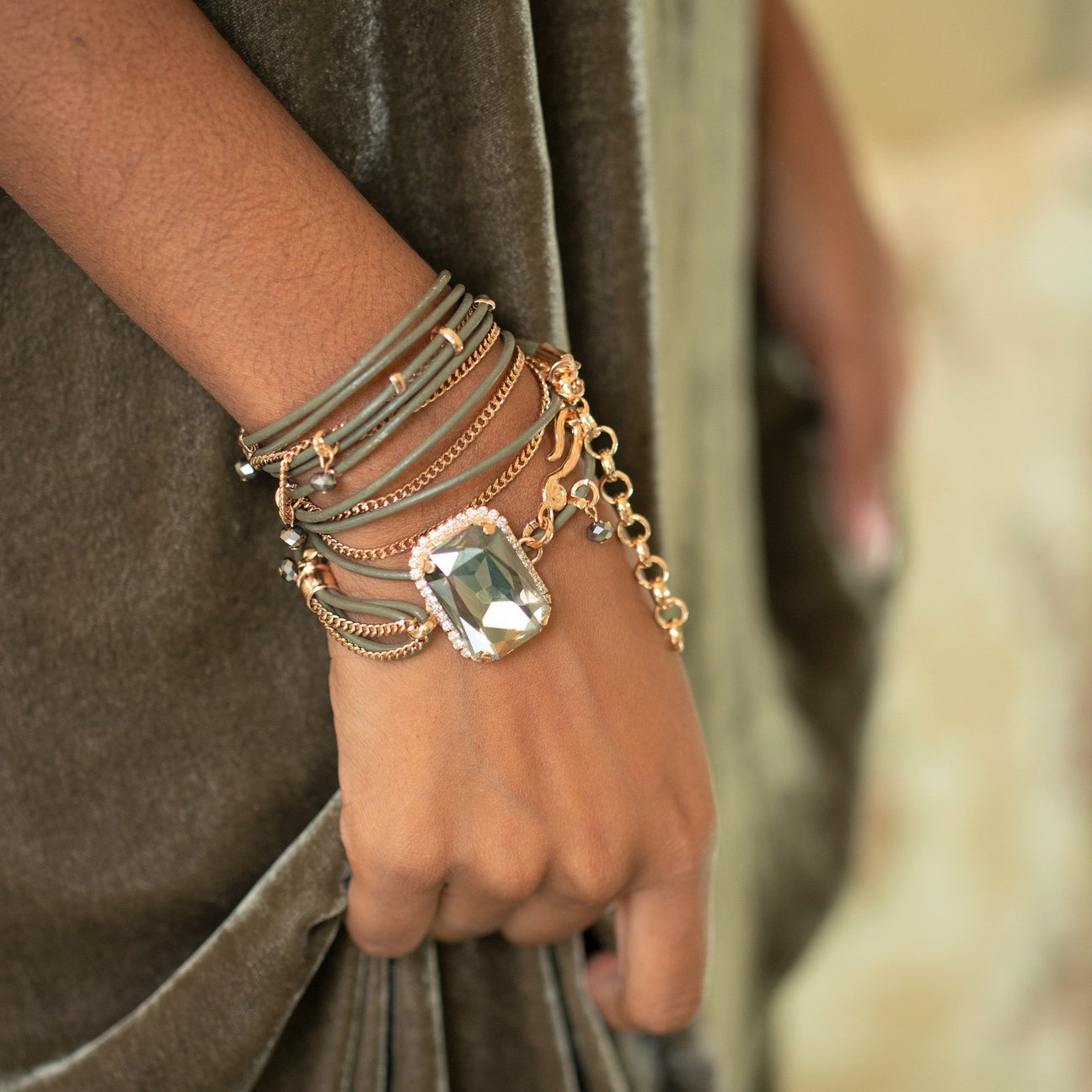 Buy latest designer bracelets online for women in Mumbai | Clasf fashion
